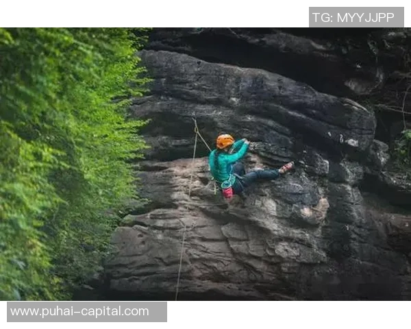 重庆攀岩队勇夺全国速度排行榜第三名展现实力与拼搏精神