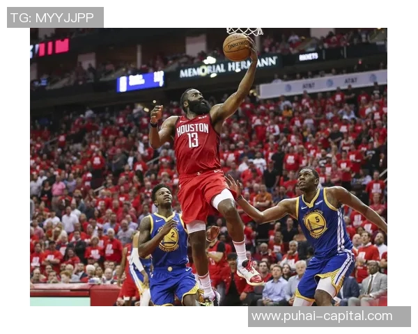 火箭队与勇士队激战正酣文字直播全程跟踪精彩瞬间