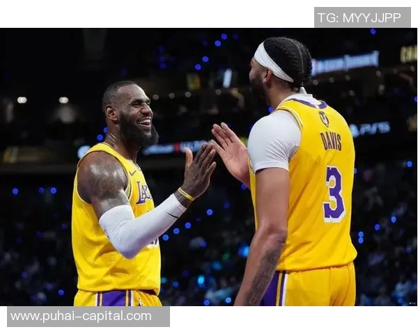 詹姆斯与雷霆的12年对决回顾：传奇球星的巅峰时刻与精彩瞬间